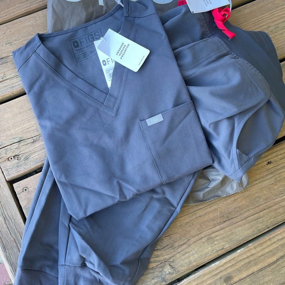 Womens FIGS scrubs set. Size Large. Never worn.